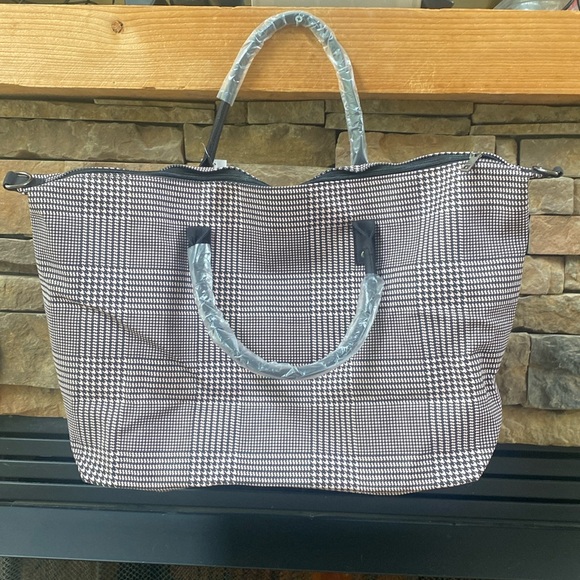 lulu dharma Handbags - Lulu Dharma Frasier weekender travel carry-on bag pink roomy shoulder strap new